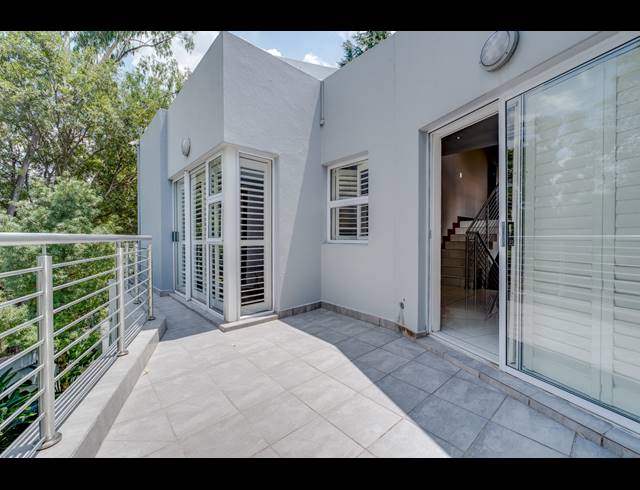 5 BEDROOM HOUSE FOR SALE IN BRYANSTON
